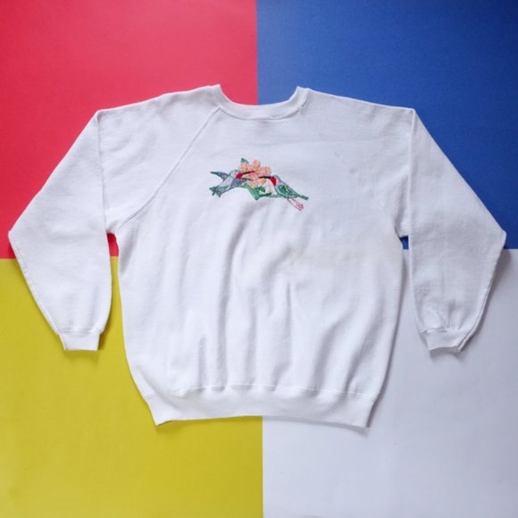 Vintage 90sEmbroidered Hummingbird Friends Crewneck Sweater