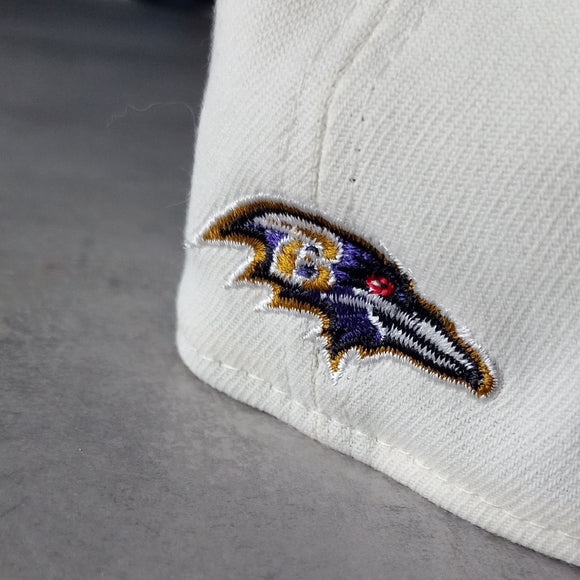 NWOT New Era 39Thirty Sideline 2022 Baltimore Ravens Stretch Cap Chrome White