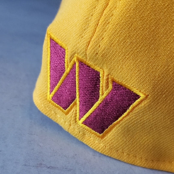 NWOT Washington Commanders New Era SEC 2022 Sideline 39THIRTY Flex Hat - Gold
