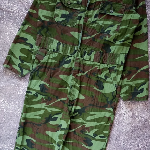 VINTAGE World Famous Camouflage suit Green Duck Hunting Jumpsuit