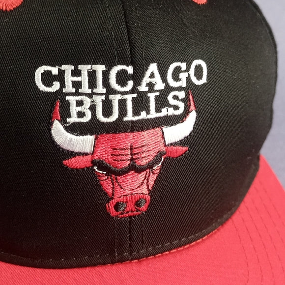 Vintage 90s Chicago Bulls LOGO 7 Official NBA Snapback Hat