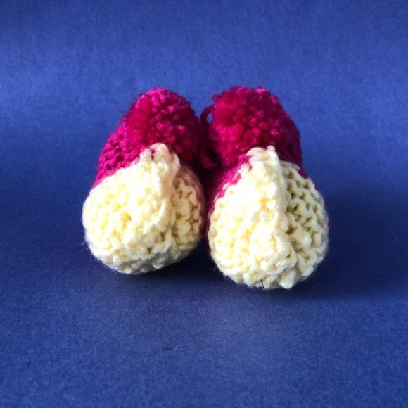 NWT Vintage Handmade Knitted Yellow Burgundy Children’s Slipper Booties