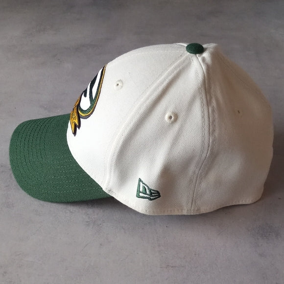 NWOT New Era Cream/Green Bay Packers 2022 Sideline 39THIRTY 2-Tone Flex Hat