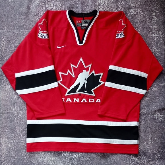 Vintage NIKE Team Canada Hockey Jersey 2002 BLANK