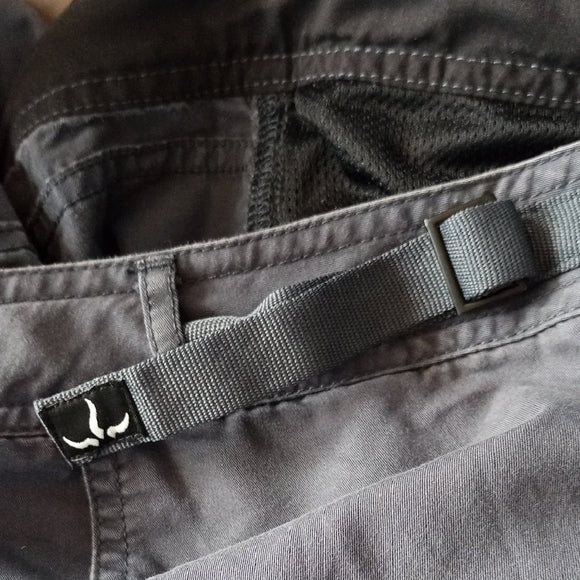 PraAna Men's Gray Cargo Shorts CHIN LENGTH BREATH