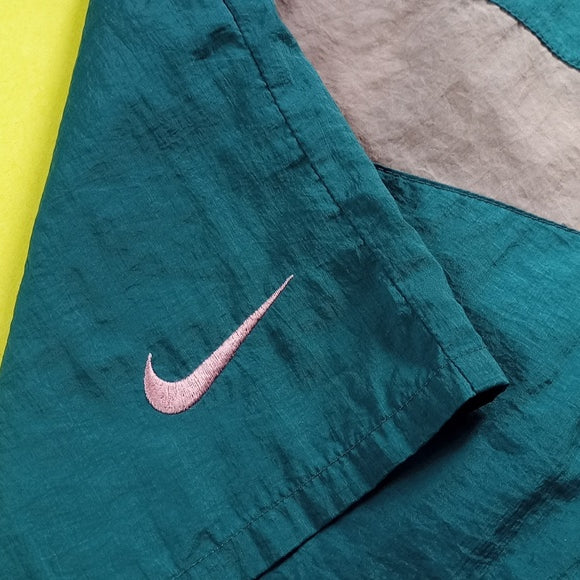 Vintage 90s Nike Big Check Essential Shorts Unisex
