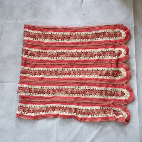 Vintage 70s Crochet Blanket With funky Pattern and edge