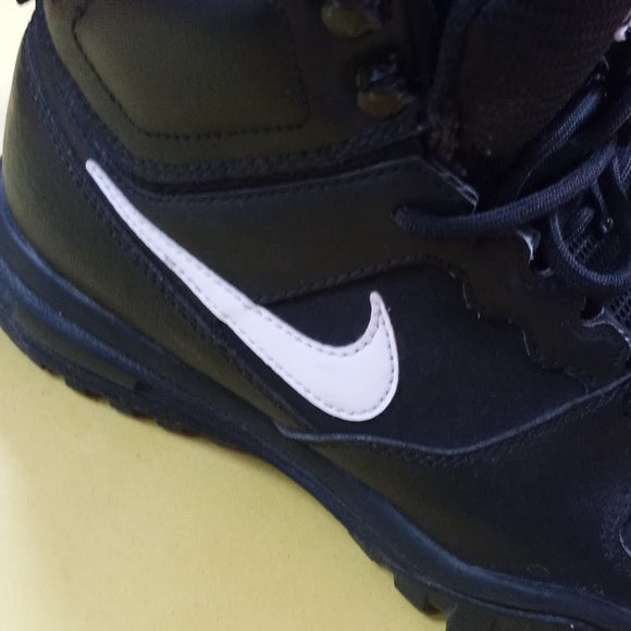 Nike Dual Fusion Hills Women’s 9M Mid Top Black & White Boots 749474-010