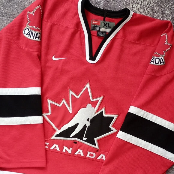 Vintage NIKE Team Canada Hockey Jersey 2002 BLANK