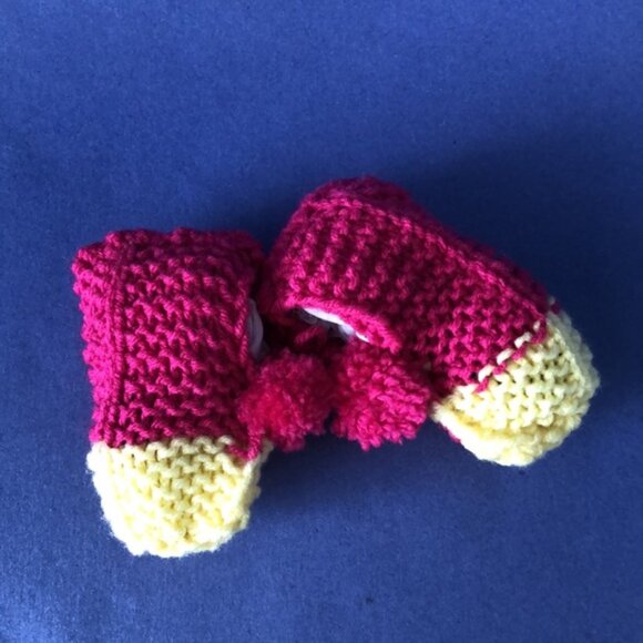 NWT Vintage Handmade Knitted Yellow Burgundy Children’s Slipper Booties