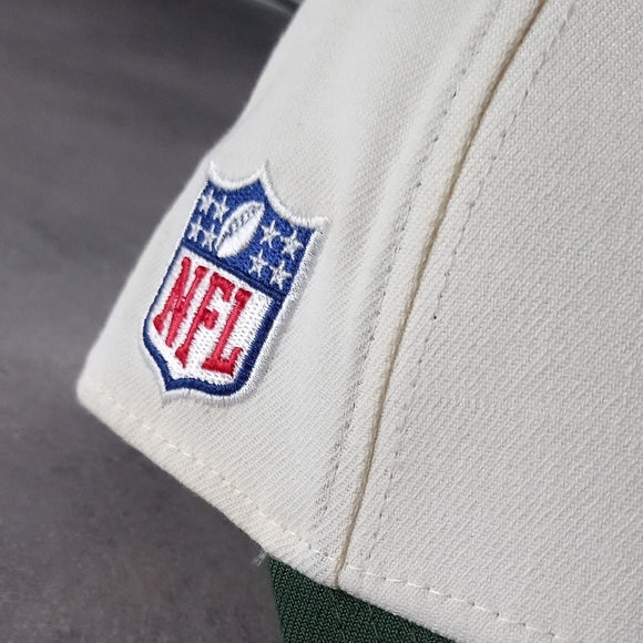 NWOT New Era Cream/Green Bay Packers 2022 Sideline 39THIRTY 2-Tone Flex Hat