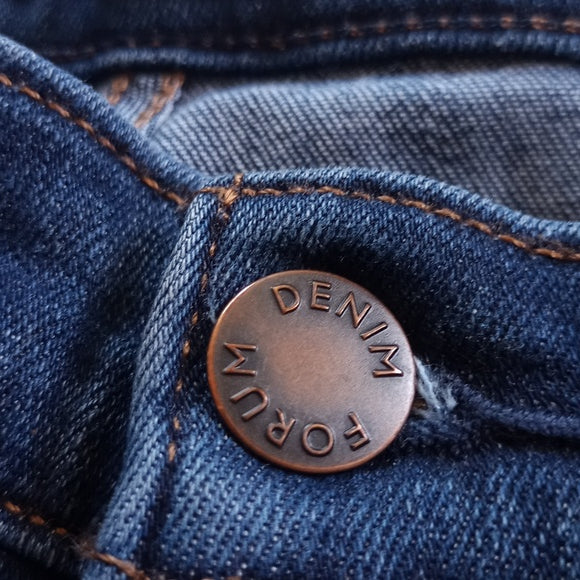 Denim Forum The Nico Mid-Rise Skinny Crop Denim Jeans UHS10-6113A-38