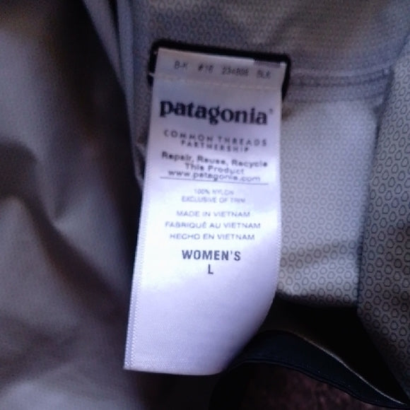 PATAGONIA WOMEN'S RAINCOAT