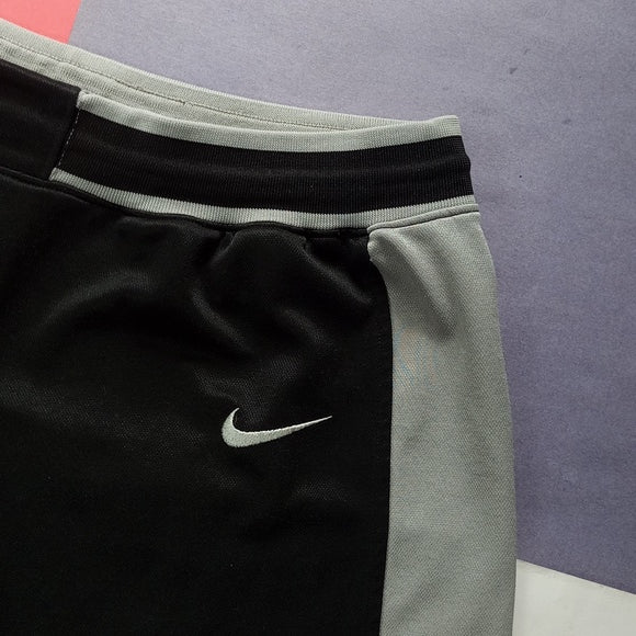Vintage Team Nike Essential Shorts Unisex