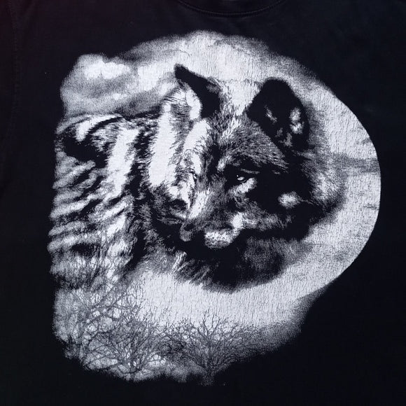 Wolf In The Moon Essential Graphic T-Shirt Unisex