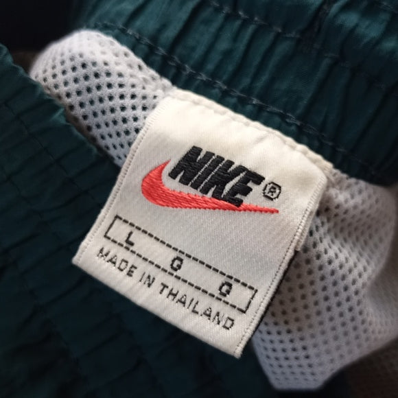 Vintage 90s Nike Big Check Essential Shorts Unisex