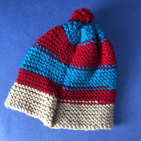 NWOT Vintage Hand-Knitted Made-in-Canada Blue & Cream Beanie with Pom Pom