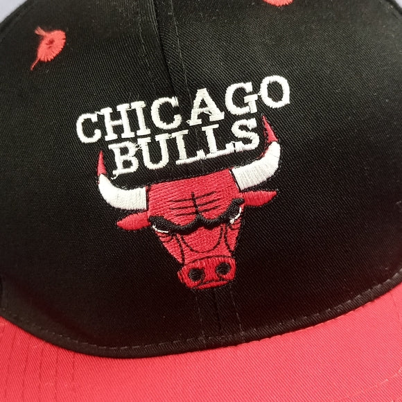 Vintage 90s Chicago Bulls LOGO 7 Official NBA Snapback Hat