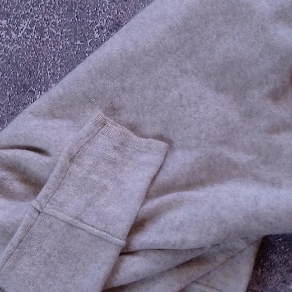 LORD & TAYLOR cashmere Gray V-Neck Sweater