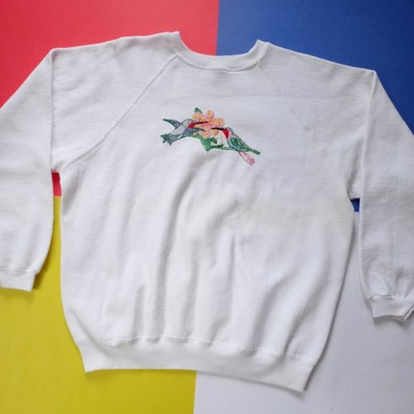 Vintage 90sEmbroidered Hummingbird Friends Crewneck Sweater