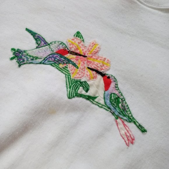 Vintage 90sEmbroidered Hummingbird Friends Crewneck Sweater