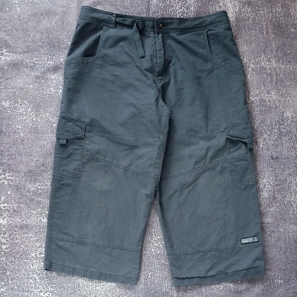 PraAna Men's Gray Cargo Shorts CHIN LENGTH BREATH