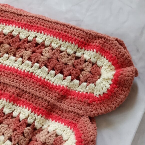 Vintage 70s Crochet Blanket With funky Pattern and edge