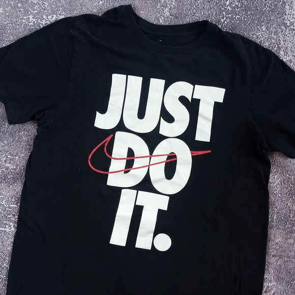 NIKE JUST DO IT GRAPHIC T-SHIRT