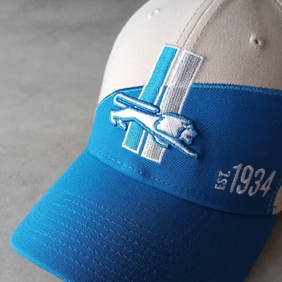 NWOT New Era Cream/Blue Detroit Lions 2023 Sideline Historic 39THIRTY Flex Hat
