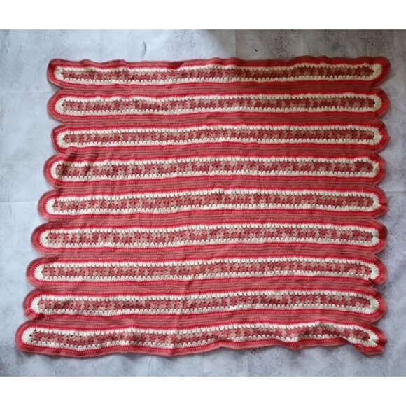 Vintage 70s Crochet Blanket With funky Pattern and edge