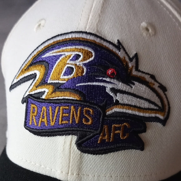 NWOT New Era 39Thirty Sideline 2022 Baltimore Ravens Stretch Cap Chrome White
