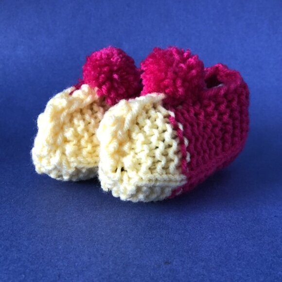 NWT Vintage Handmade Knitted Yellow Burgundy Children’s Slipper Booties