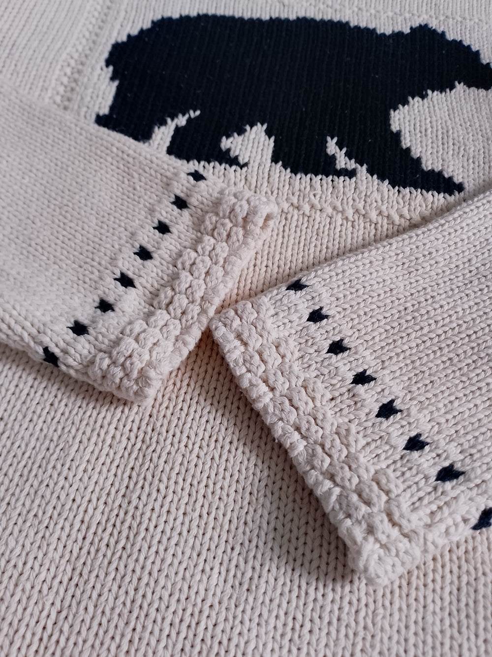 Vintage 90s Black Bear Motif Cream Knit Sweater