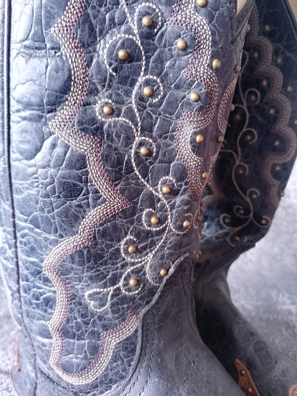 Vintage Canada West Brahma Two-Tone Embossed Leather Western Boots Style 4104