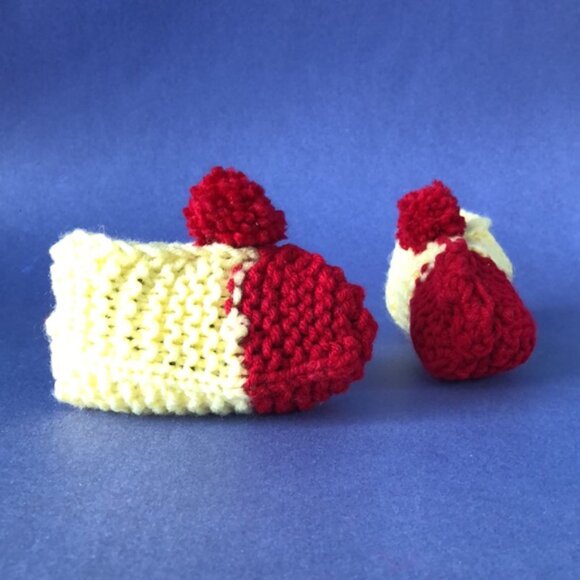 NWT Vintage Handmade Knitted Burgundy Yellow Children’s Slipper Booties