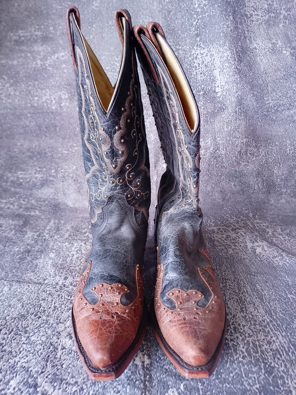 Vintage Canada West Brahma Two-Tone Embossed Leather Western Boots Style 4104
