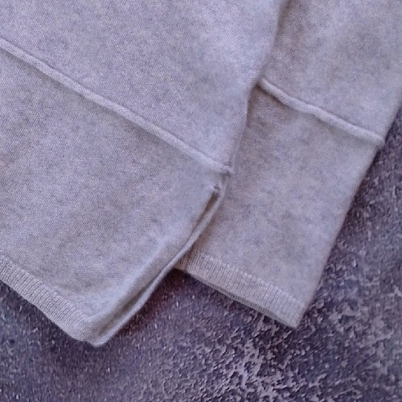 LORD & TAYLOR cashmere Gray V-Neck Sweater