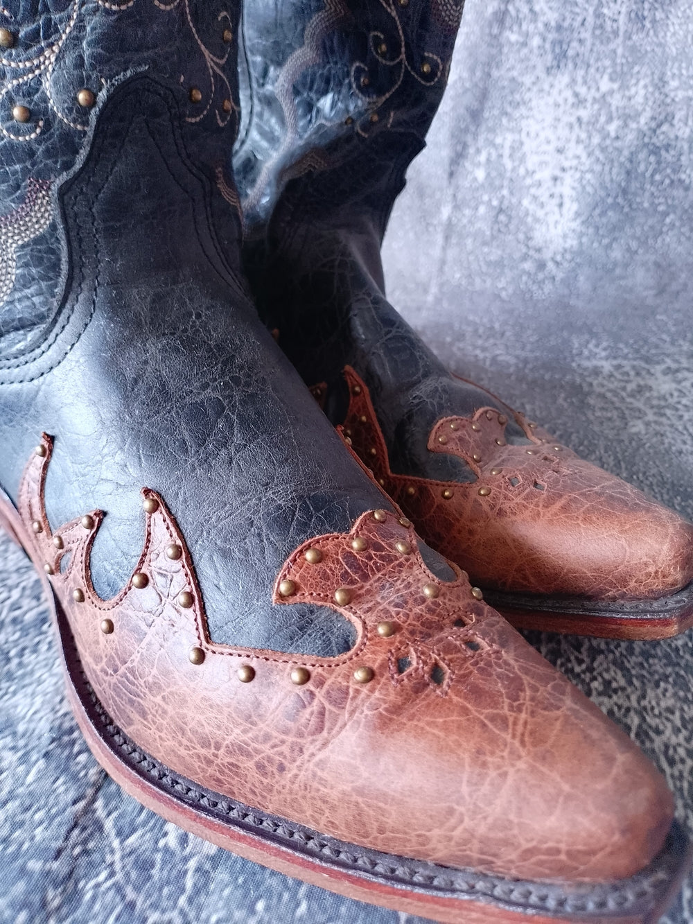 Vintage Canada West Brahma Two-Tone Embossed Leather Western Boots Style 4104