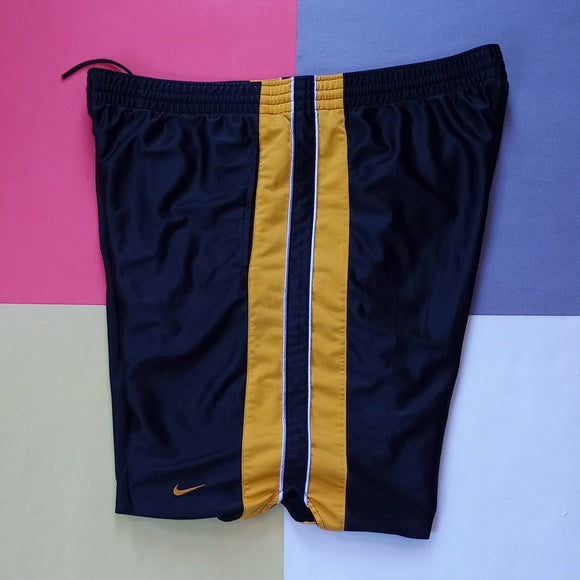 Vintage 2000s Nike Basketball Essential Short With Pockets
