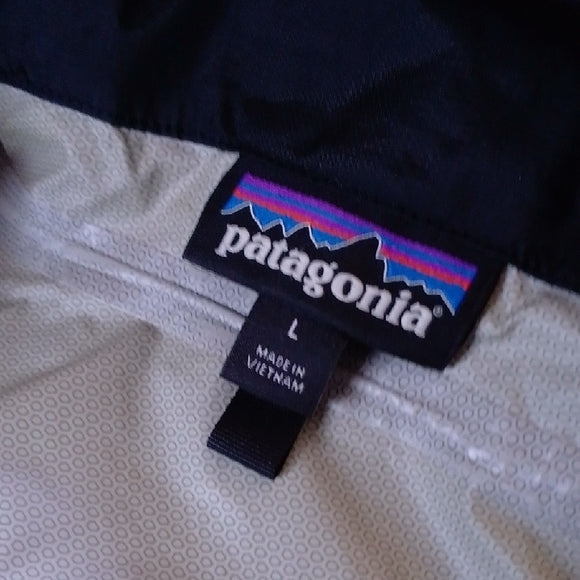PATAGONIA WOMEN'S RAINCOAT