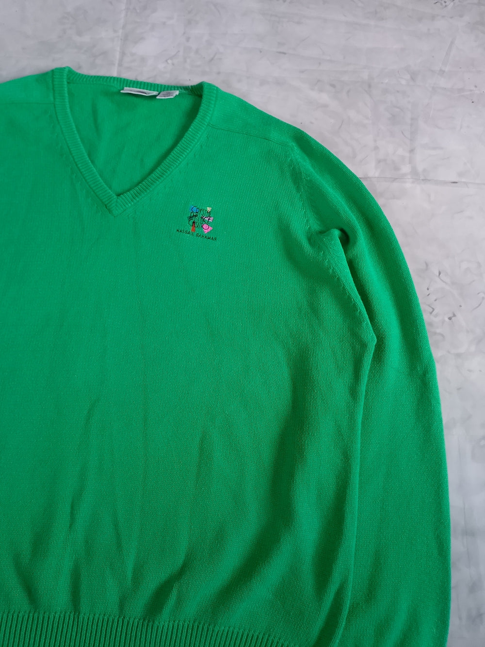 Vintage 90s CRYSTAL PALACE CASINO BAHAMAS V-Neck Sweatshirt