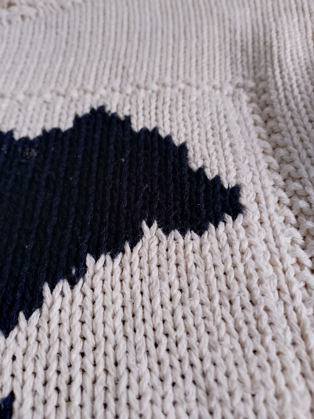 Vintage 90s Black Bear Motif Cream Knit Sweater