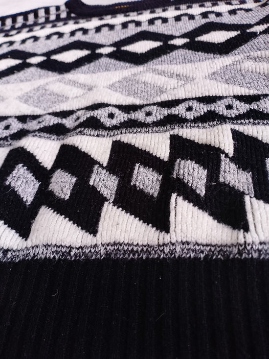 Vintage 90s Black & White Patterned Sweater Oversized