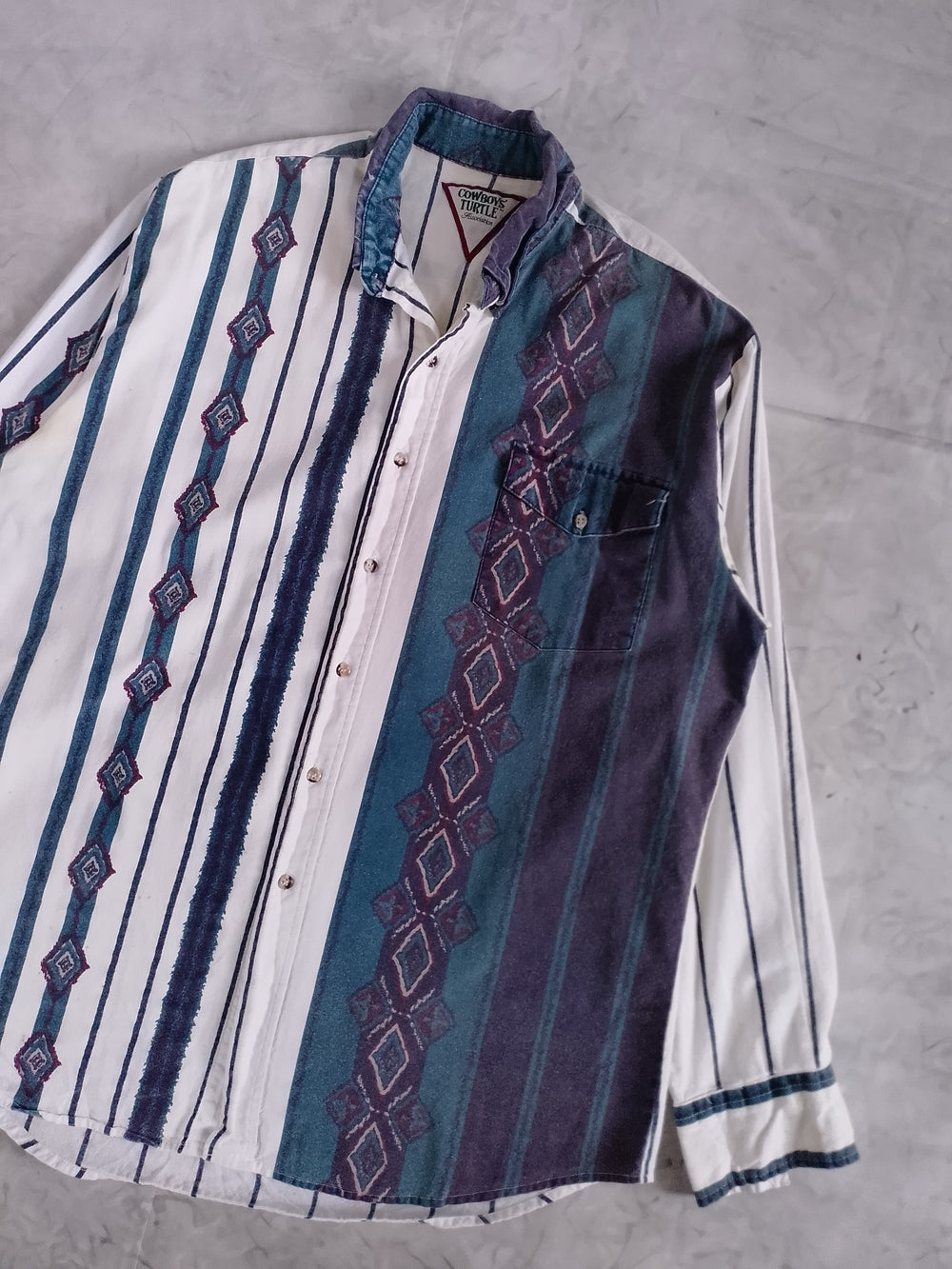 Vintage 90s Funky Patterned Button-Up Shirt COWBOYS TURTLE ASSOCIATION