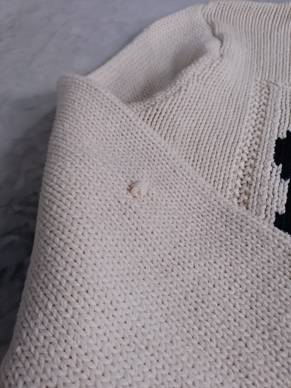 Vintage 90s Black Bear Motif Cream Knit Sweater