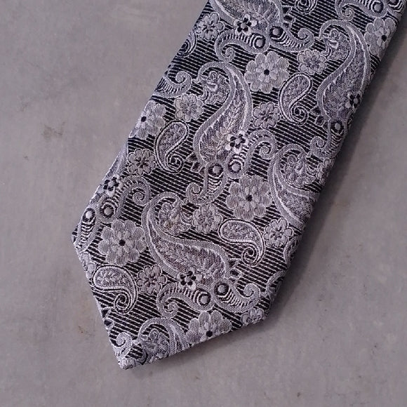 VINTAGE SERICA MADE IN ITALY SILK Elegant Gray Paisley Men's Tie