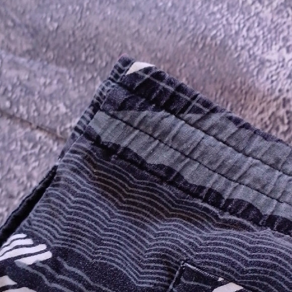 Vintage 90s Australia Tropic Theamed Black Patterned Men's Shorts UNISEX