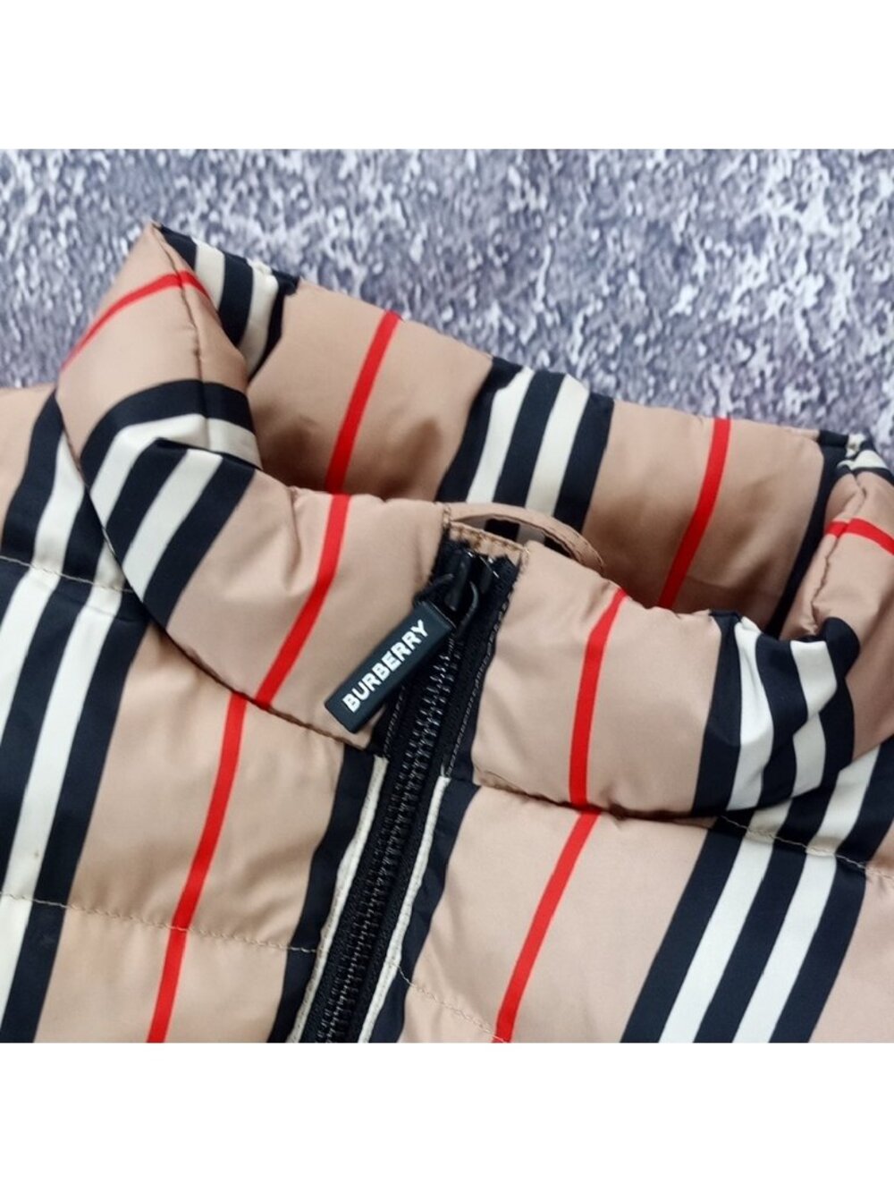 BURBERRY CLASSIC PATTERN DOWN PUFFER JACKET