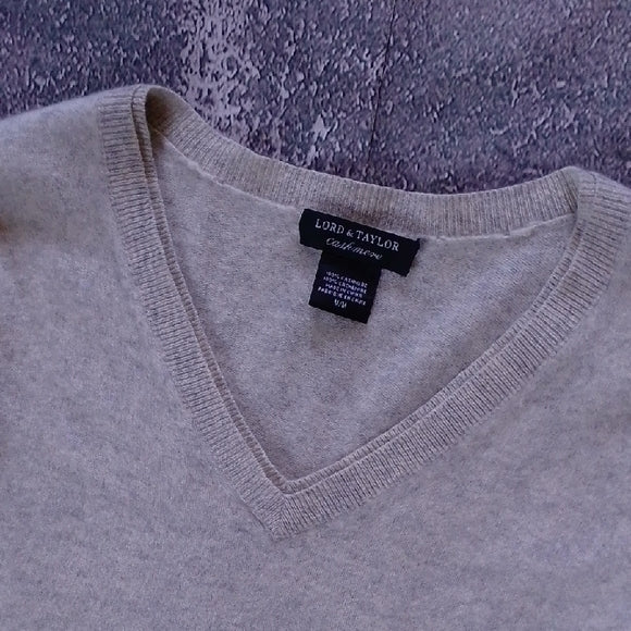 LORD & TAYLOR cashmere Gray V-Neck Sweater