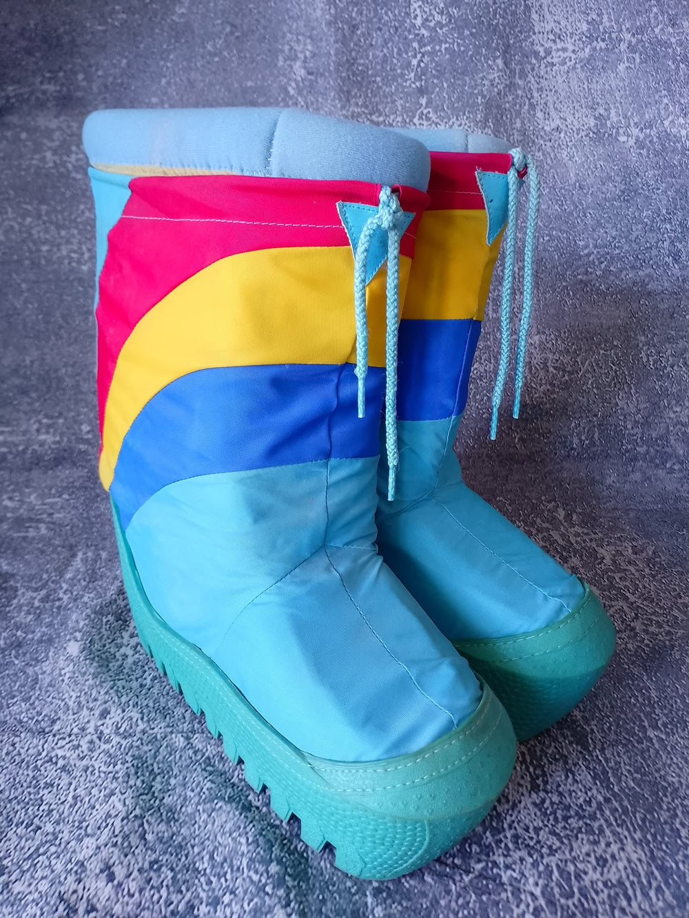 RARE Vintage 1980s Rainbow-striped Moon Boots UNISEX